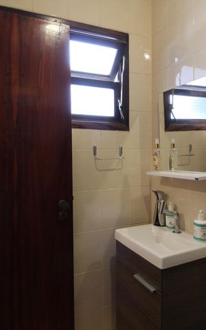 Casa de condomínio à venda com 370m², 4 quartos e 1 vagaQuarto 3 - Banheiro