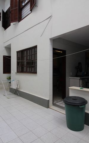 Casa de condomínio à venda com 370m², 4 quartos e 1 vagaFundos