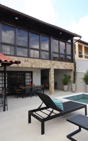 Casa de condomínio à venda com 370m², 4 quartos e 1 vagaFachada Interna
