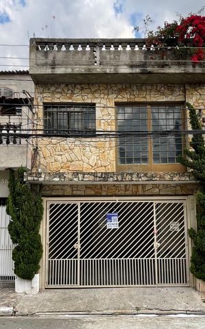 Casa à venda com 400m², 2 quartos e 1 vaga Casa à venda com 400m², 2 quartos e 1 vagaFachada + Placa