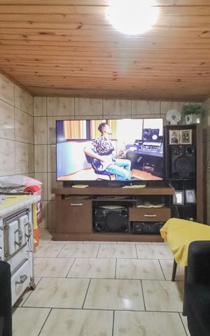 Casa à venda com 120m², 3 quartos e 2 vagas Casa à venda com 120m², 3 quartos e 2 vagasSala de TV