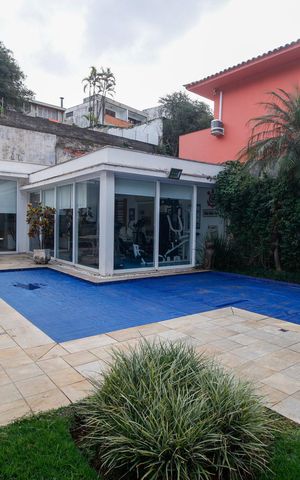 Casa para alugar com 800m², 3 quartos e 6 vagasÁrea comum - Piscina