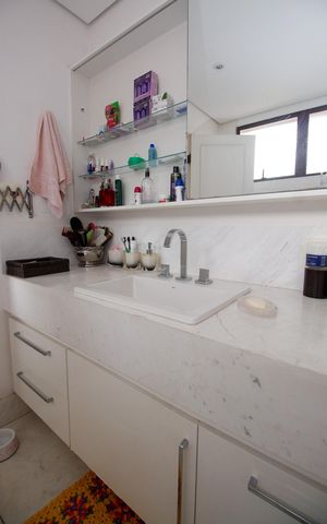 Casa para alugar com 800m², 3 quartos e 6 vagasBanheiro 1