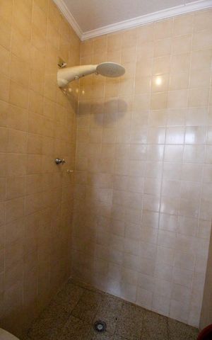 Casa para alugar com 800m², 3 quartos e 6 vagasBanheiro de serviço