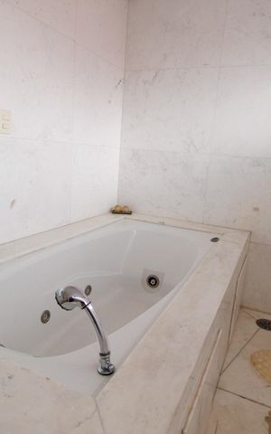 Casa para alugar com 800m², 3 quartos e 6 vagasBanheiro 1