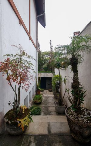 Casa para alugar com 800m², 3 quartos e 6 vagasEntrada