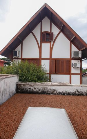 Casa para alugar com 800m², 3 quartos e 6 vagasFachada