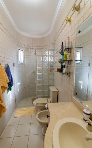 Casa de condomínio para alugar com 400m², 3 quartos e 4 vagas Casa de condomínio para alugar com 400m², 3 quartos e 4 vagasBanheiro Social