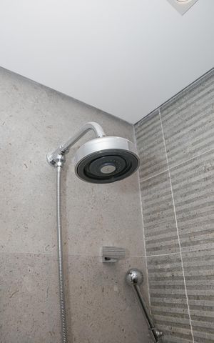 Apartamento à venda com 73m², 2 quartos e 1 vaga Apartamento à venda com 73m², 2 quartos e 1 vagaBanheiro da Suíte 2