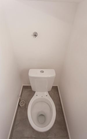 Casa à venda com 141m², 3 quartos e 2 vagasLavabo