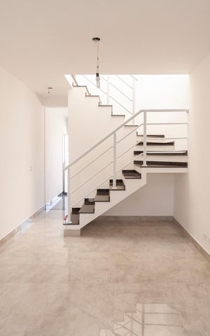 Casa à venda com 141m², 3 quartos e 2 vagasSala