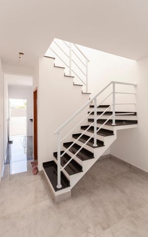 Casa à venda com 141m², 3 quartos e 2 vagasEscada