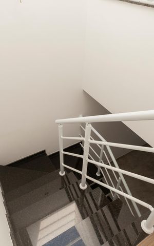 Casa à venda com 141m², 3 quartos e 2 vagasEscada
