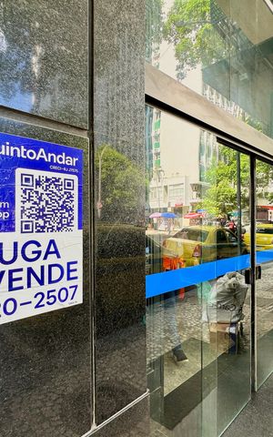 Apartamento à venda com 31m², 1 quarto e sem vaga Apartamento à venda com 31m², 1 quarto e sem vagaPlaquinha instalada