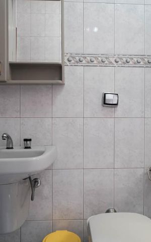 Casa à venda com 190m², 5 quartos e 4 vagasBanheiro 2