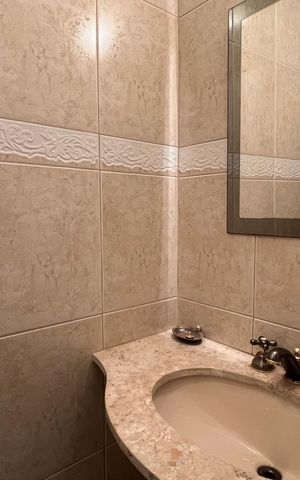 Apartamento à venda com 225m², 3 quartos e 2 vagas Apartamento à venda com 225m², 3 quartos e 2 vagasBanheiro 1