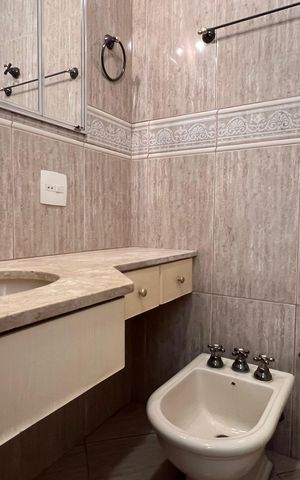 Apartamento à venda com 225m², 3 quartos e 2 vagas Apartamento à venda com 225m², 3 quartos e 2 vagasBanheiro de Serviço