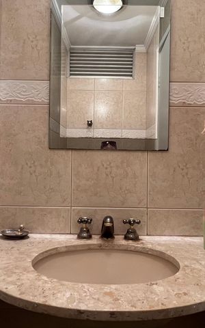 Apartamento à venda com 225m², 3 quartos e 2 vagas Apartamento à venda com 225m², 3 quartos e 2 vagasBanheiro 1