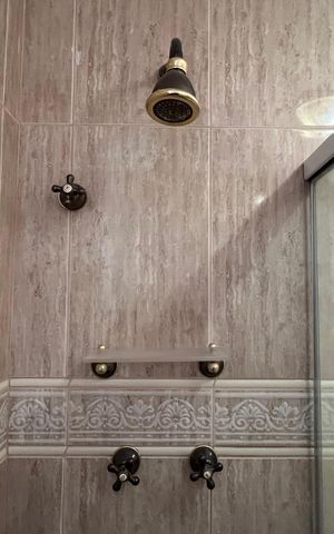 Apartamento à venda com 225m², 3 quartos e 2 vagas Apartamento à venda com 225m², 3 quartos e 2 vagasBanheiro de Serviço
