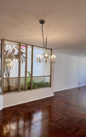 Apartamento à venda com 225m², 3 quartos e 2 vagas Apartamento à venda com 225m², 3 quartos e 2 vagasSala