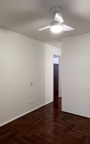Apartamento à venda com 225m², 3 quartos e 2 vagas Apartamento à venda com 225m², 3 quartos e 2 vagasQuarto de Serviço