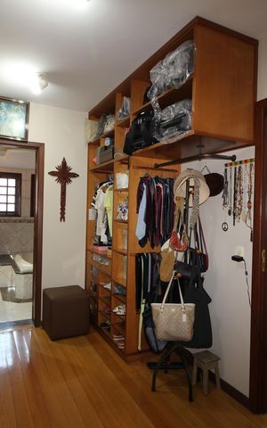Casa de condomínio à venda com 390m², 4 quartos e 2 vagasQuarto 4 - Closet