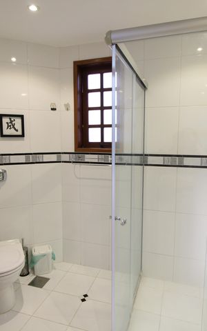 Casa de condomínio à venda com 390m², 4 quartos e 2 vagasQuarto 2 - Banheiro
