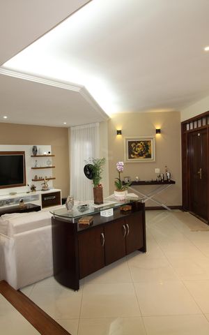 Casa de condomínio à venda com 390m², 4 quartos e 2 vagasSala