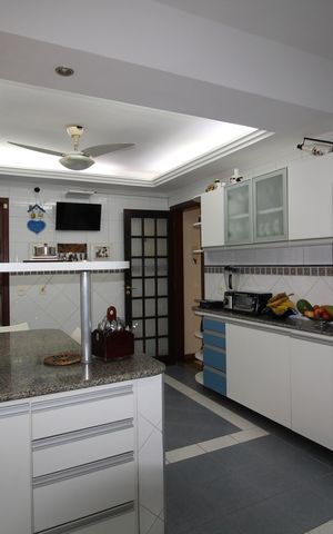 Casa de condomínio à venda com 390m², 4 quartos e 2 vagasCozinha