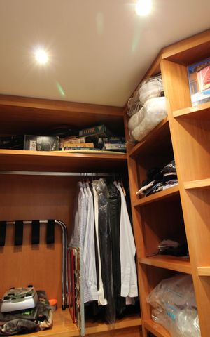Casa de condomínio à venda com 390m², 4 quartos e 2 vagasQuarto 2 - Closet