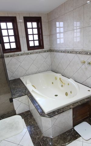 Casa de condomínio à venda com 390m², 4 quartos e 2 vagasQuarto 4 - Banheiro