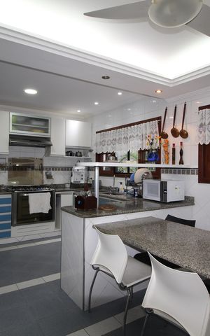 Casa de condomínio à venda com 390m², 4 quartos e 2 vagasCozinha