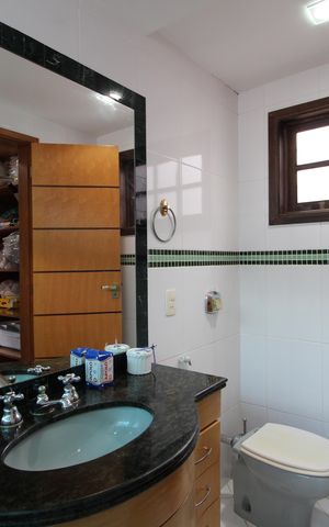 Casa de condomínio à venda com 390m², 4 quartos e 2 vagasQuarto 3 - Banheiro