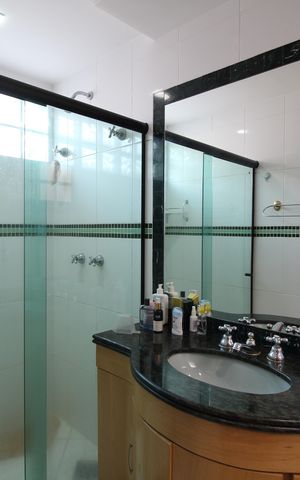 Casa de condomínio à venda com 390m², 4 quartos e 2 vagasQuarto 3 - Banheiro