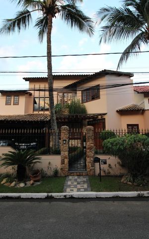 Casa de condomínio à venda com 390m², 4 quartos e 2 vagasFachada