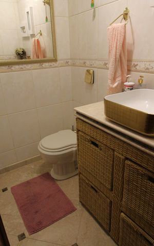Casa de condomínio à venda com 390m², 4 quartos e 2 vagasBanheiro 1
