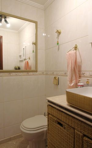 Casa de condomínio à venda com 390m², 4 quartos e 2 vagasBanheiro 1
