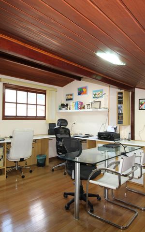 Casa de condomínio à venda com 390m², 4 quartos e 2 vagasSótão