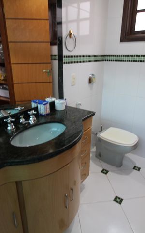 Casa de condomínio à venda com 390m², 4 quartos e 2 vagasQuarto 3 - Banheiro