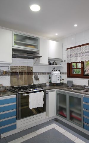 Casa de condomínio à venda com 390m², 4 quartos e 2 vagasCozinha