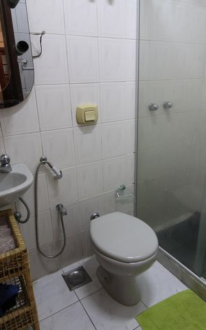 Casa de condomínio à venda com 390m², 4 quartos e 2 vagasBanheiro de Serviço