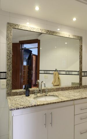 Casa de condomínio à venda com 390m², 4 quartos e 2 vagasQuarto 2 - Banheiro