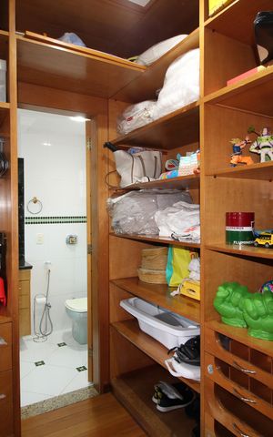 Casa de condomínio à venda com 390m², 4 quartos e 2 vagasQuarto 3 - Closet
