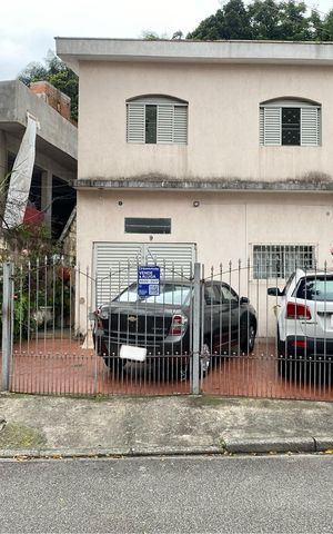 Casa à venda com 185m², 2 quartos e 3 vagas Casa à venda com 185m², 2 quartos e 3 vagasFachada