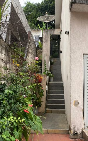 Casa à venda com 185m², 2 quartos e 3 vagas Casa à venda com 185m², 2 quartos e 3 vagasEntrada