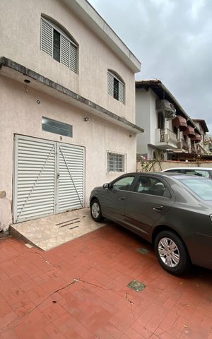 Casa à venda com 185m², 2 quartos e 3 vagas Casa à venda com 185m², 2 quartos e 3 vagasGaragem