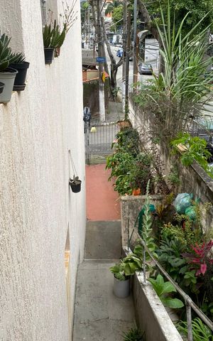 Casa à venda com 185m², 2 quartos e 3 vagas Casa à venda com 185m², 2 quartos e 3 vagasEntrada