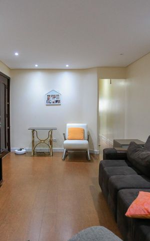 Casa à venda com 250m², 6 quartos e 2 vagas Casa à venda com 250m², 6 quartos e 2 vagasSala