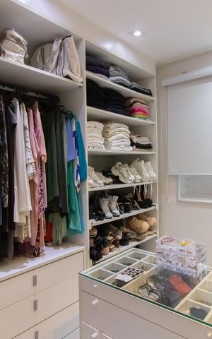 Apartamento à venda com 110m², 2 quartos e 2 vagas Apartamento à venda com 110m², 2 quartos e 2 vagasCloset da Suíte 1