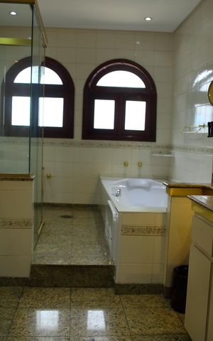 Casa à venda com 650m², 4 quartos e 6 vagasBanheiro/Suíte 4